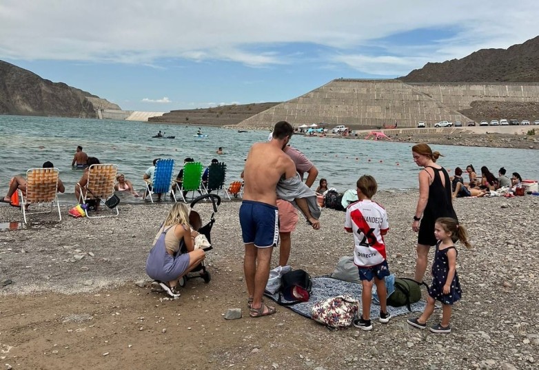 El dique Punta Negra quedó habilitado para bañarse bajo normas de seguridad