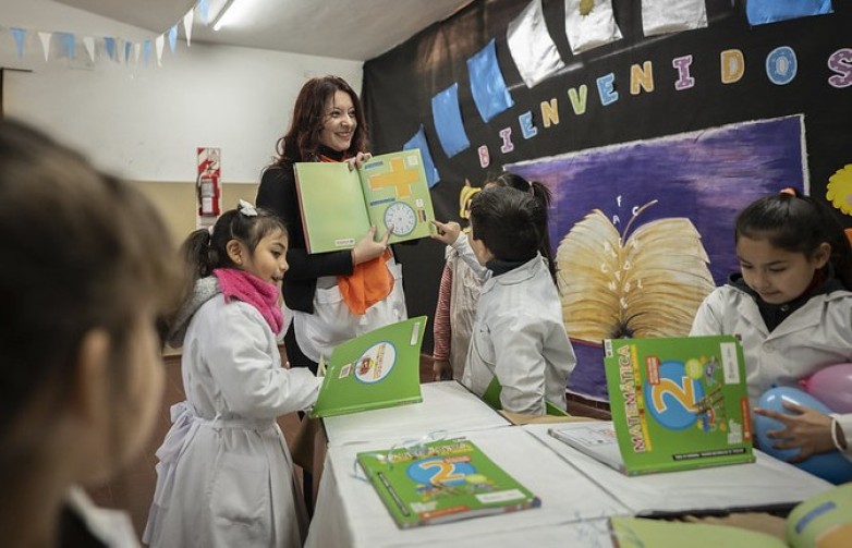 Comenzó la distribución de Libros para Aprender en las escuelas