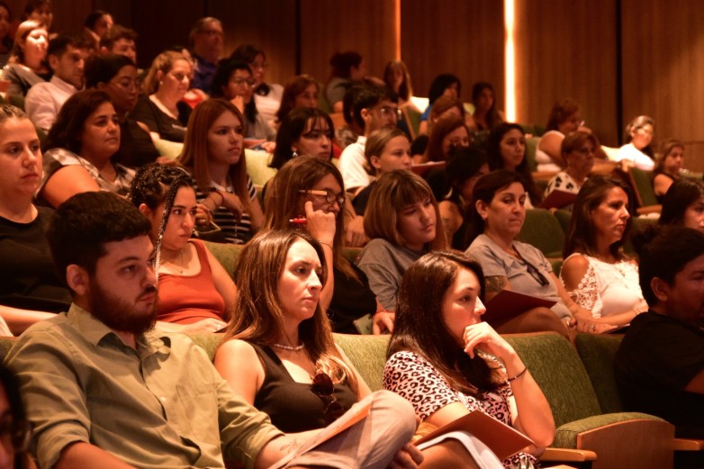 Amplia convocatoria en la charla sobre vínculos para equipos de Familia y Desarrollo Humano