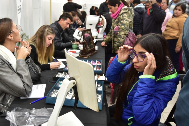Familia sumó asistencia oftalmológica a un operativo de la municipalidad de Santa Lucía