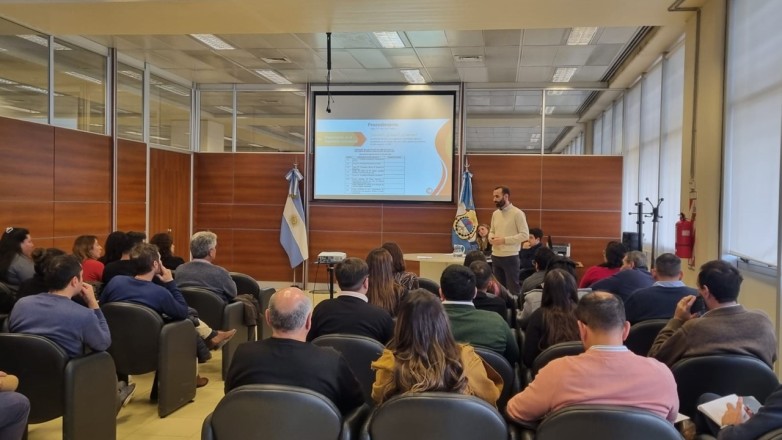 Más de 160 agentes públicos se capacitaron sobre adecuación de precios